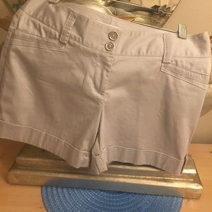WHITE HOUSE BLACK MARKET KHAKI SHORTS